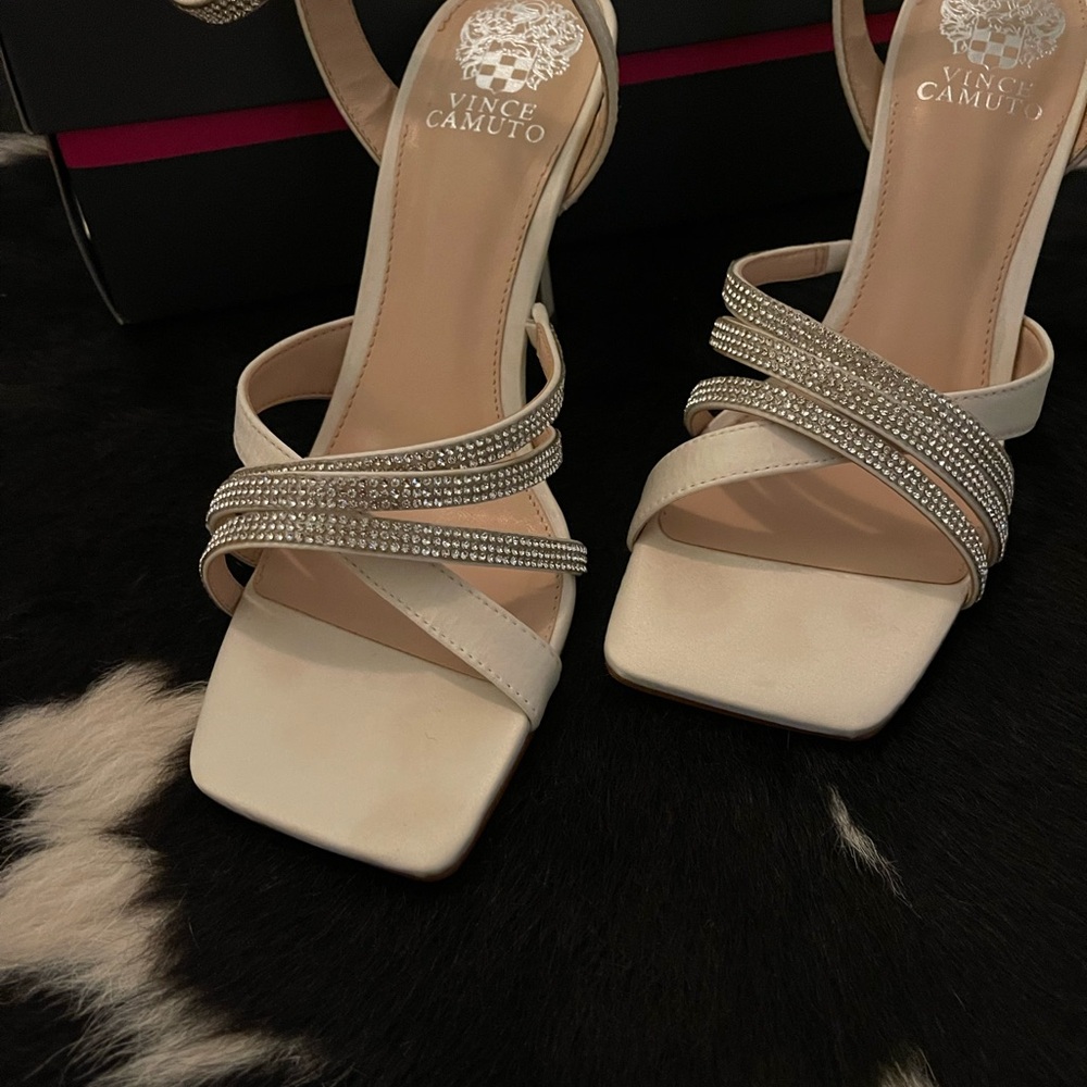 Vince Camuto Cream Rhinestone High Heel Sandals Bridal size 9